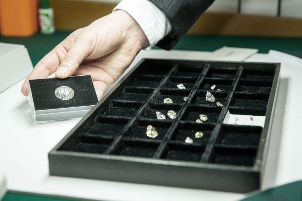 Brussel Times - Tracing diamonds