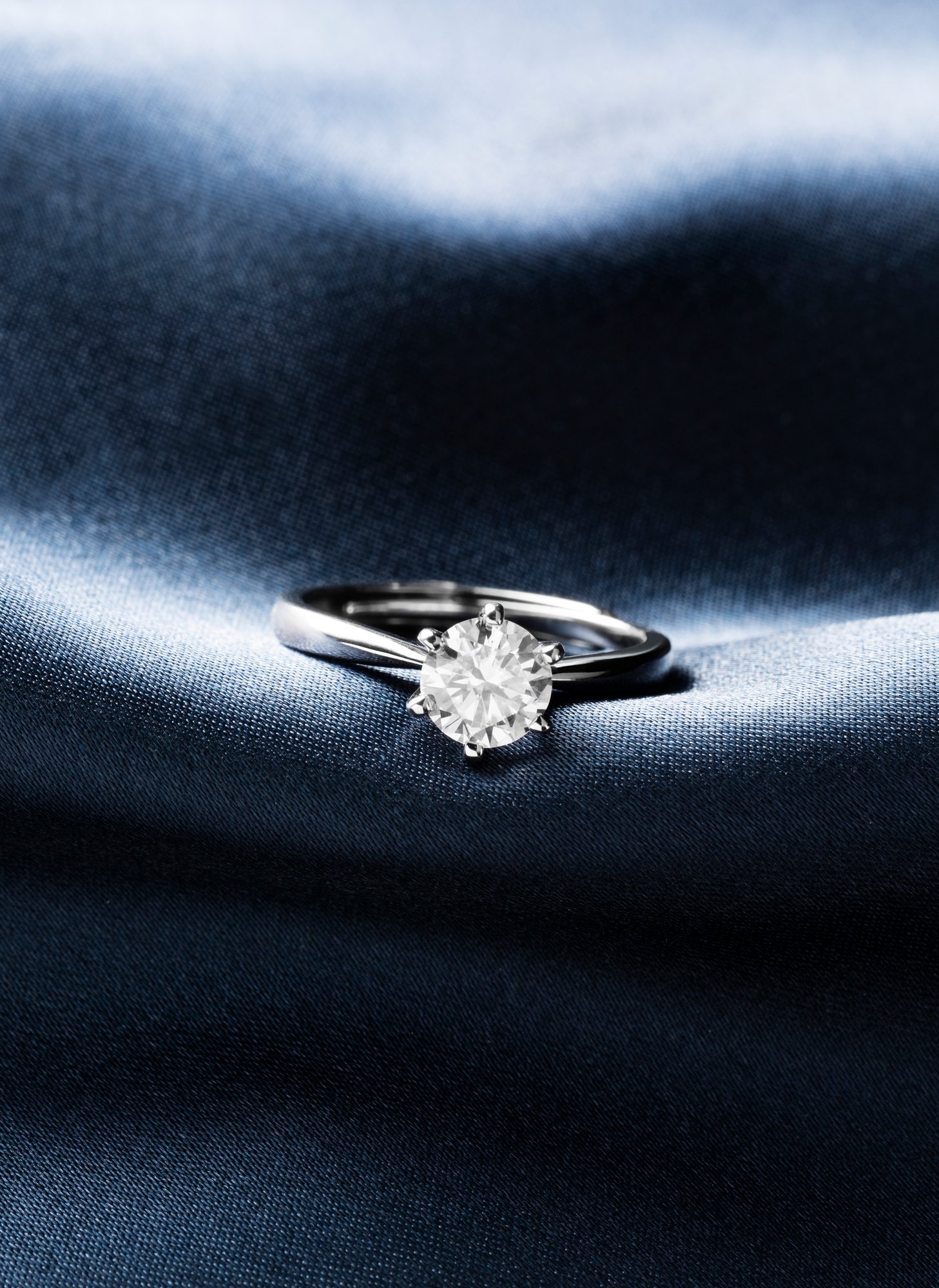 beautiful-engagement-ring-with-diamonds (1)